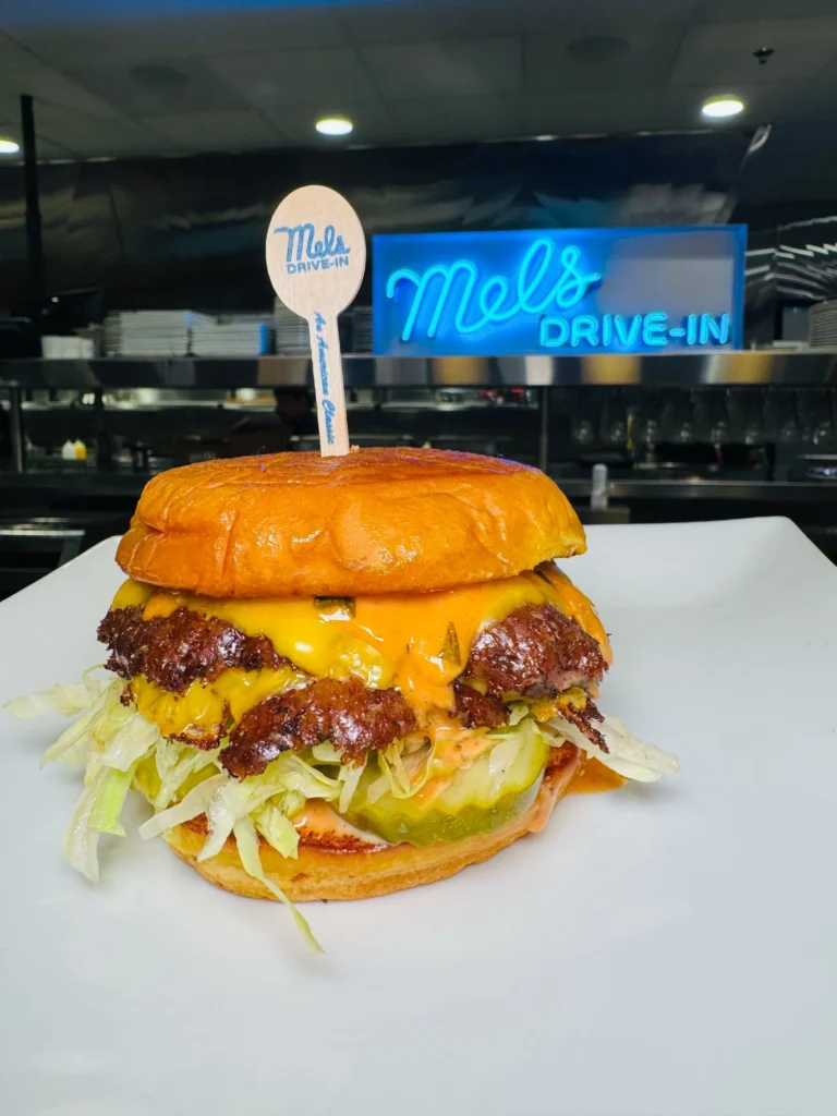 cheesburger at Mels drive in