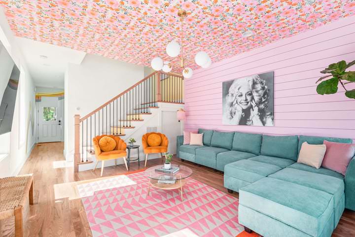 dolly themed bachelorette airbnb in nashville