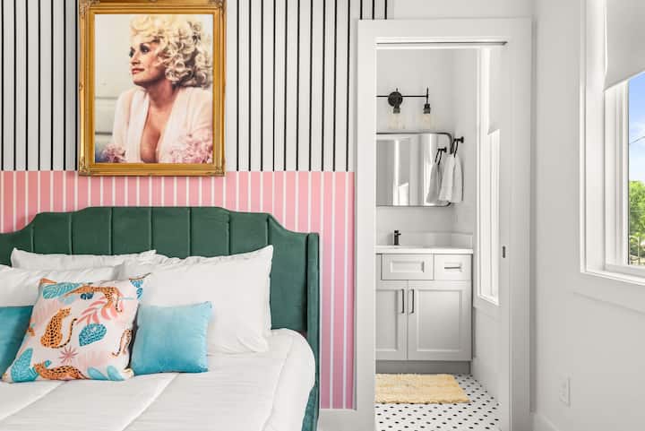 dolly themed bachelorette airbnb in nashville