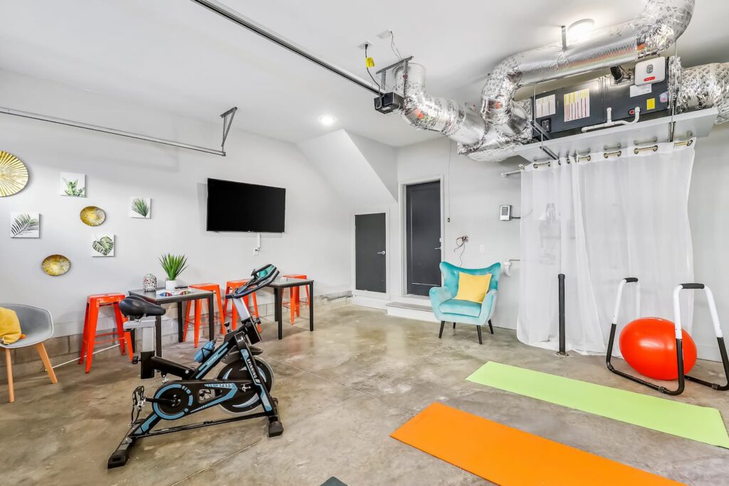 Dolly Parton nashville airbnb for bachelorettes