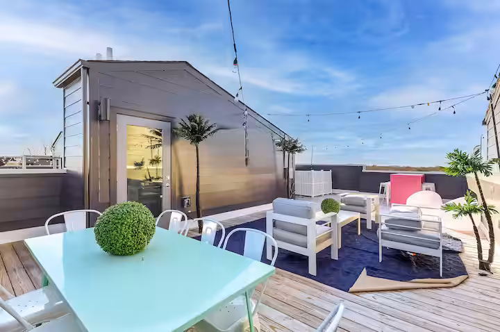 Dolly Parton nashville airbnb for bachelorettes