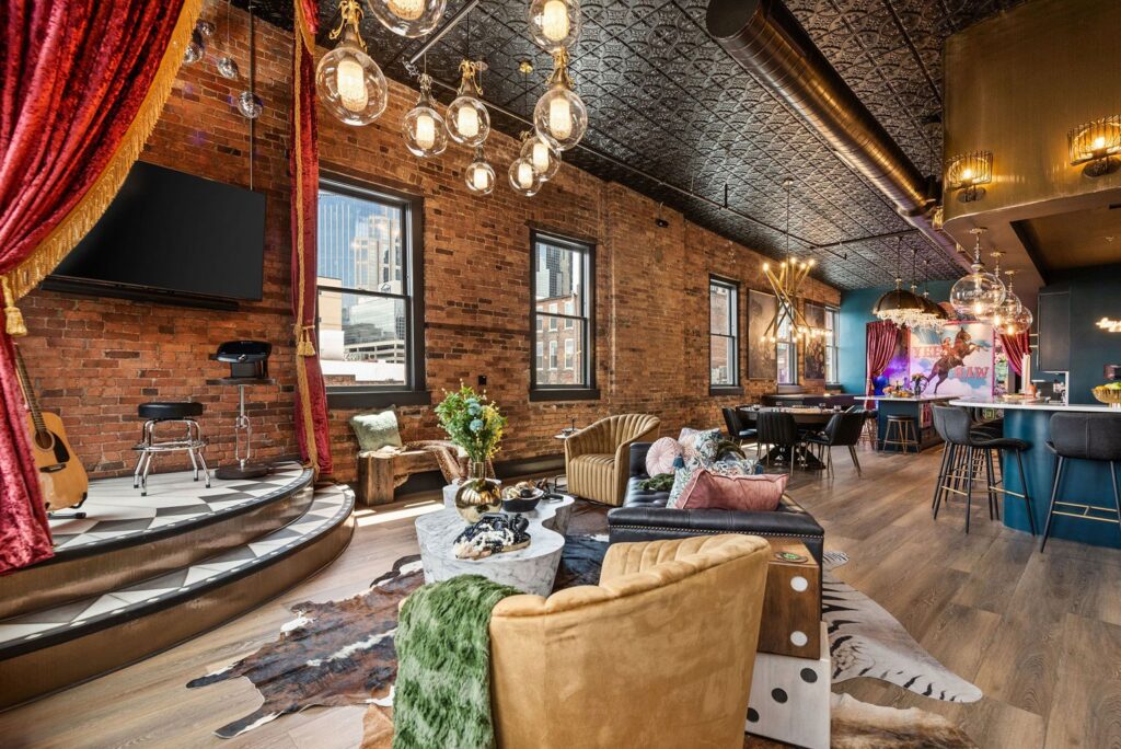 luxury bachelorette airbnb in nashville