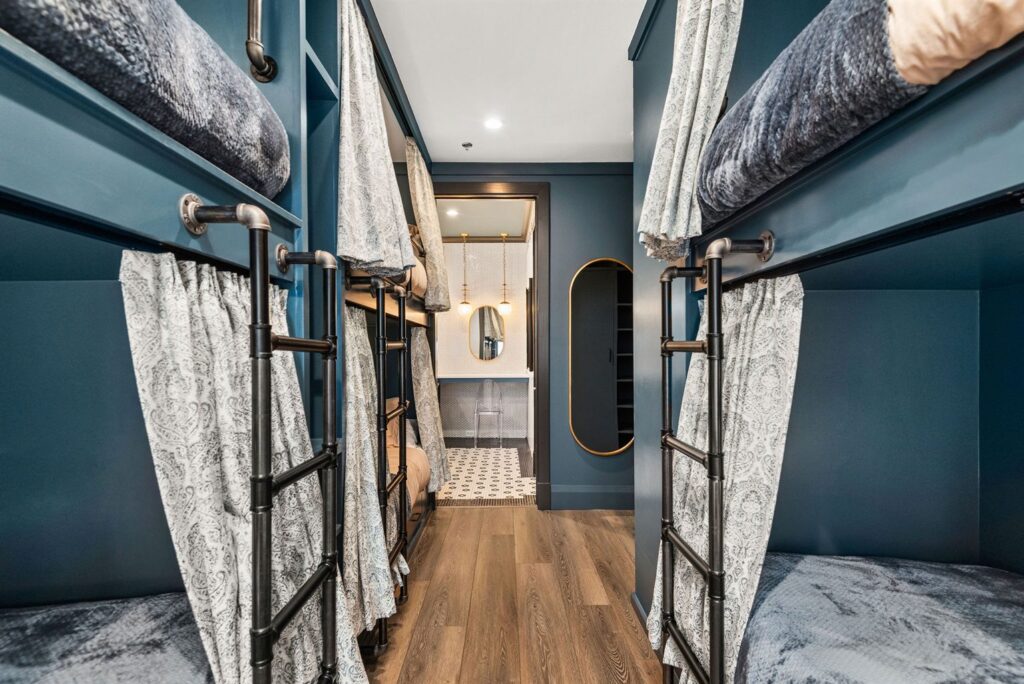 luxury bachelorette airbnb in nashville